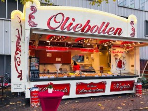 Best oliebollen Amsterdam: oliebollen street cart Oostelijk Havengebied