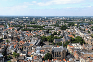 Het uitzicht vanaf de Domtoren in Utrecht. De Dom is het startpunt van de Comedy Walks tours in Utrecht