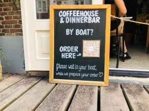 Café Tijm aan de Oudegracht in Utrecht - Comedy Walks©