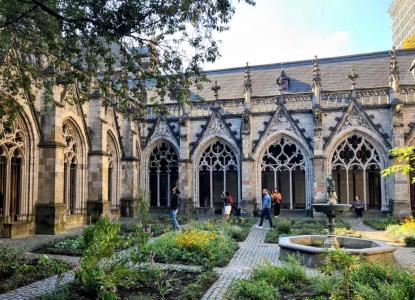 Het Pandhof van de Dom - Comedy Walks Utrecht