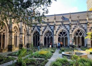 Het Pandhof van de Dom - Comedy Walks Utrecht