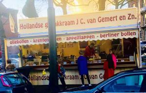 Best oliebollen Amsterdam: oliebollen street cart Cornelis Troostplein