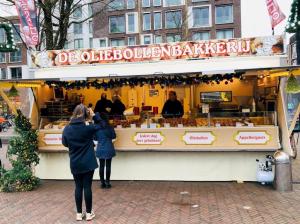 Best oliebollen Amsterdam: oliebollen cart at Haarlemmerplein