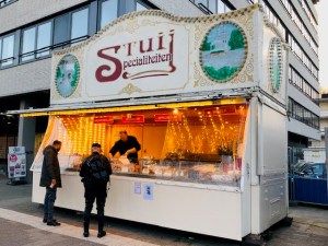 Best oliebollen Amsterdam: oliebollen cart Wibautstraat